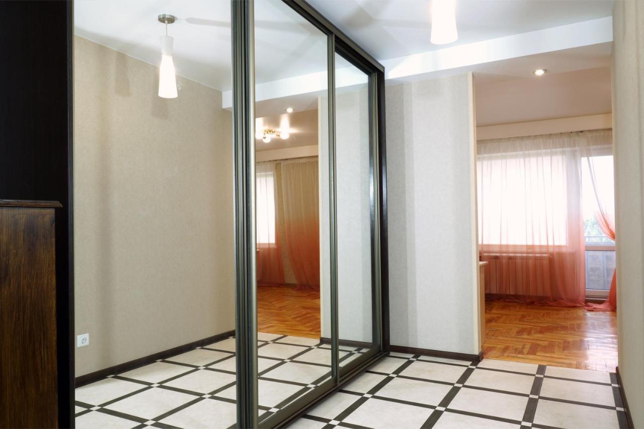 2 Rooms Semi-luxury Apt on 39-H Nezalezhnoi Ukrаiny Street next to the city council  Запорожье Экстерьер фото